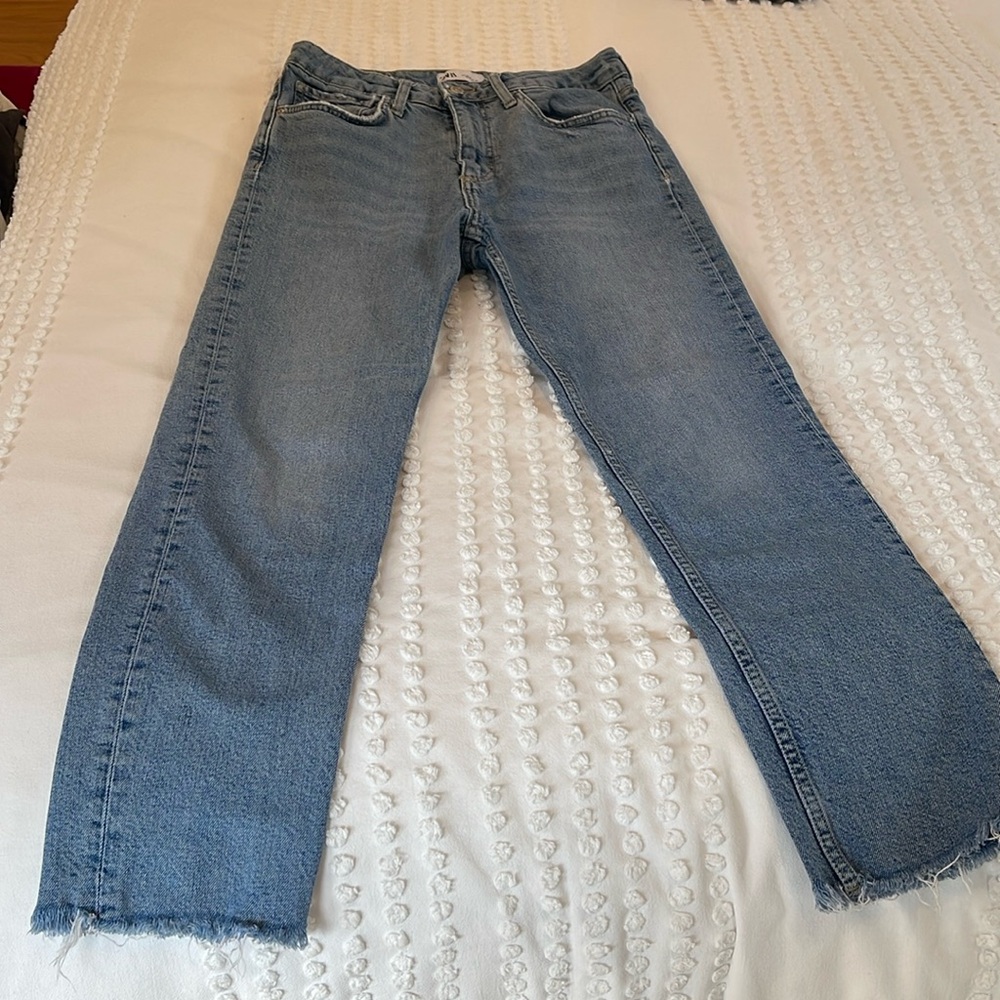 Zara jeans in a light wash blue color. Size 6. Great condition.